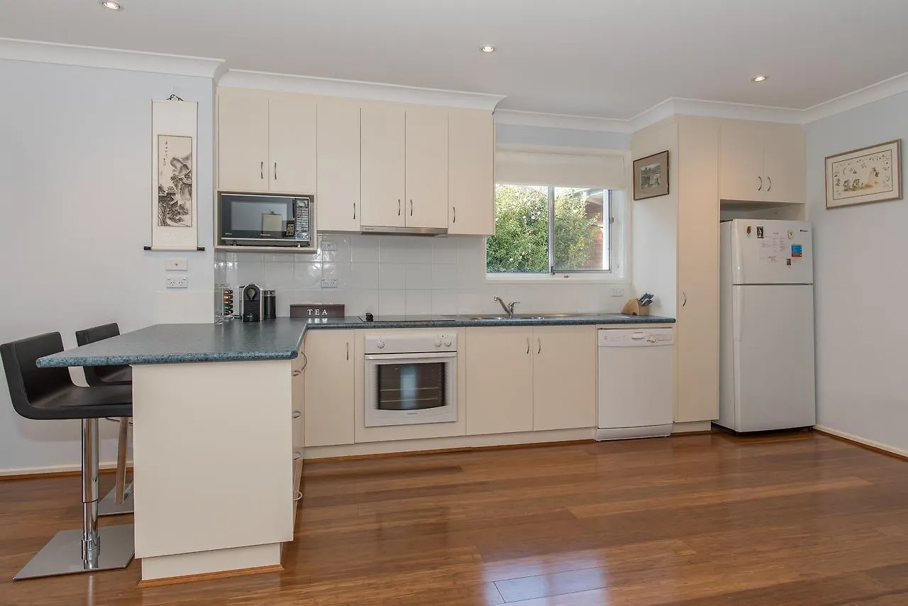 The White House Bed & Breakfast Kanberra 5*,