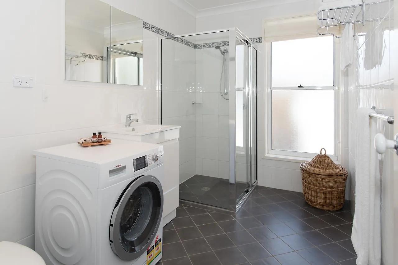 The White House Bed & Breakfast Kanberra